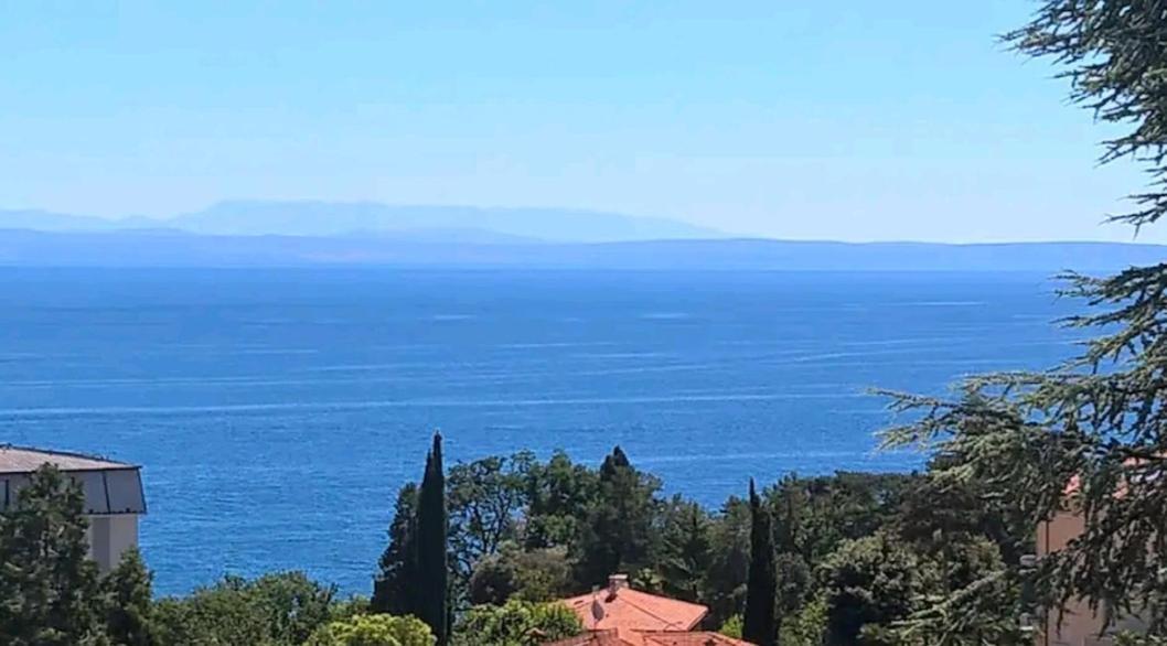 Apartment With Direct Sea View, Free Parking And Close To Beaches And Promenade Lovran Exterior photo