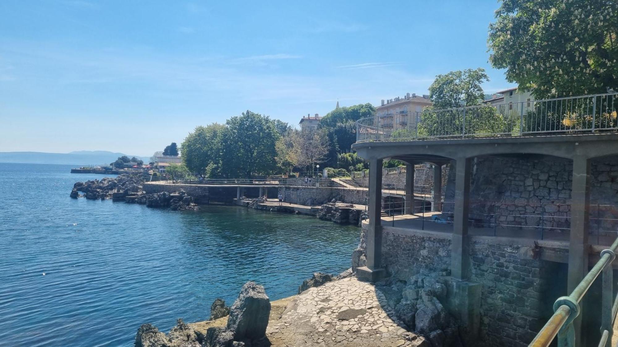 Apartment With Direct Sea View, Free Parking And Close To Beaches And Promenade Lovran Exterior photo