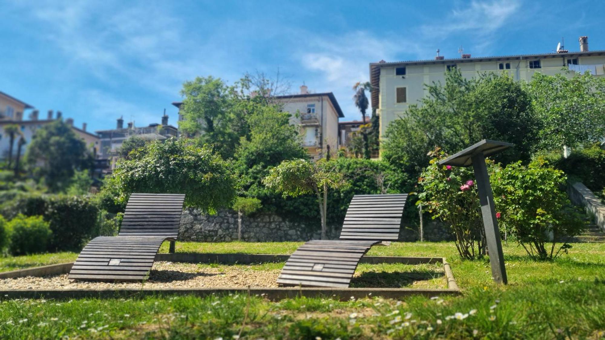 Apartment With Direct Sea View, Free Parking And Close To Beaches And Promenade Lovran Exterior photo